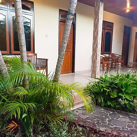Kusnadi Hotel Legian Exterior foto