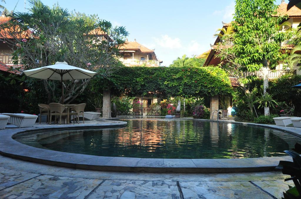 Kusnadi Hotel Legian Exterior foto