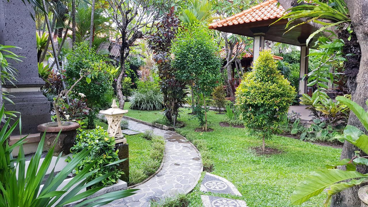 Kusnadi Hotel Legian Exterior foto