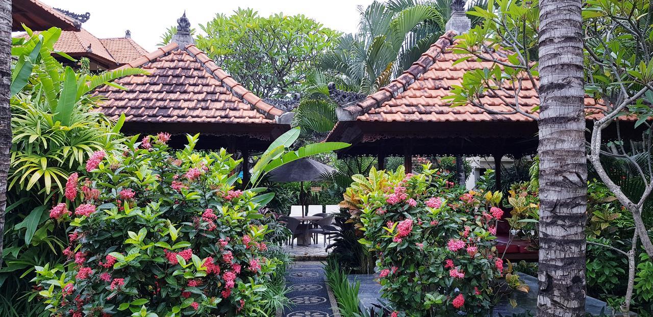 Kusnadi Hotel Legian Exterior foto