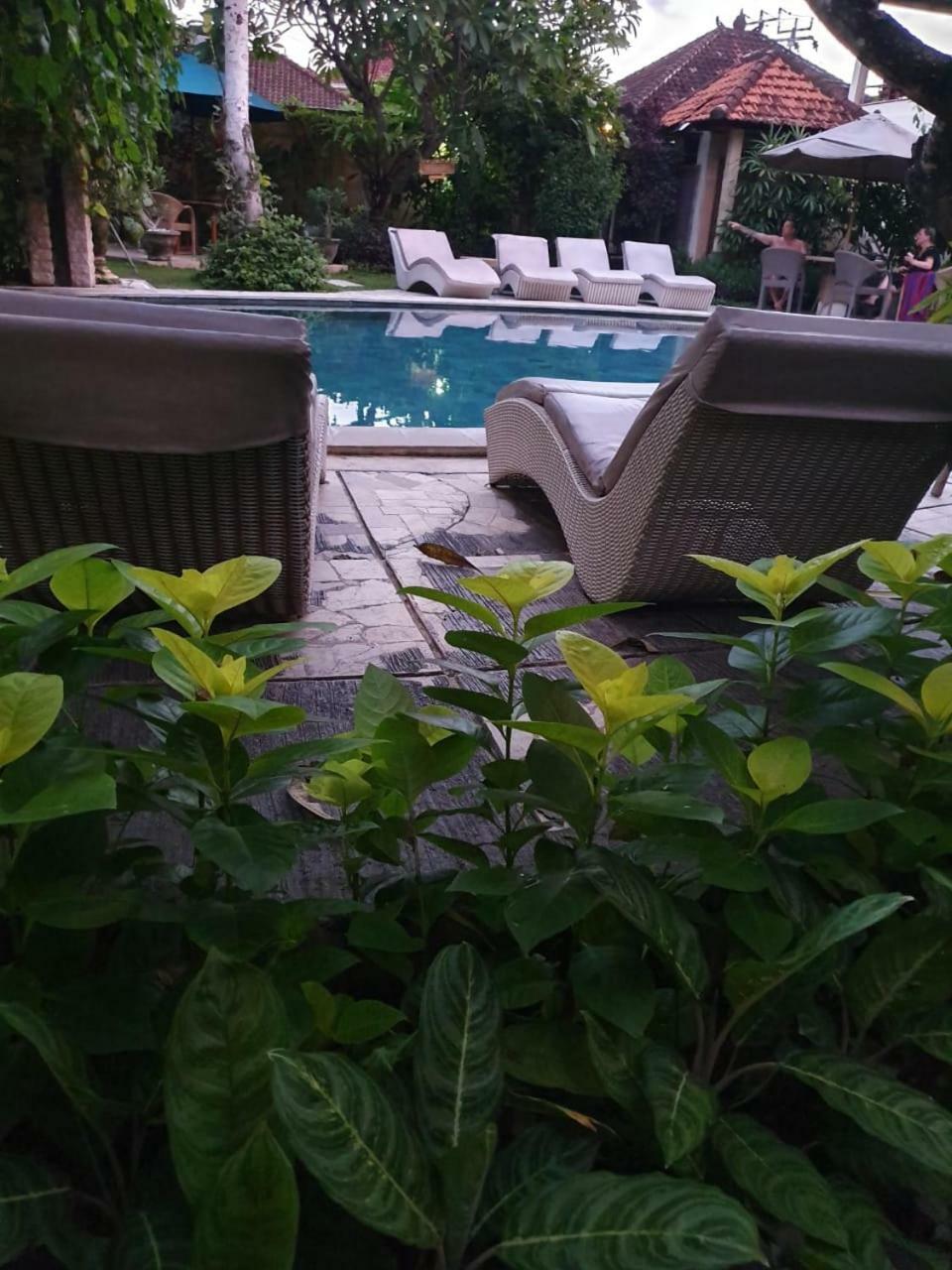 Kusnadi Hotel Legian Exterior foto