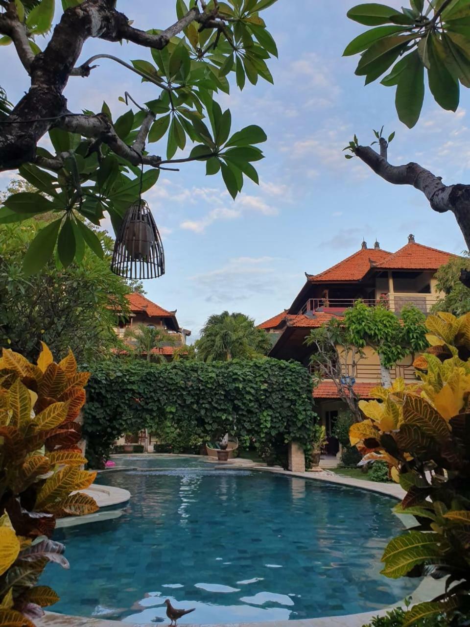 Kusnadi Hotel Legian Exterior foto