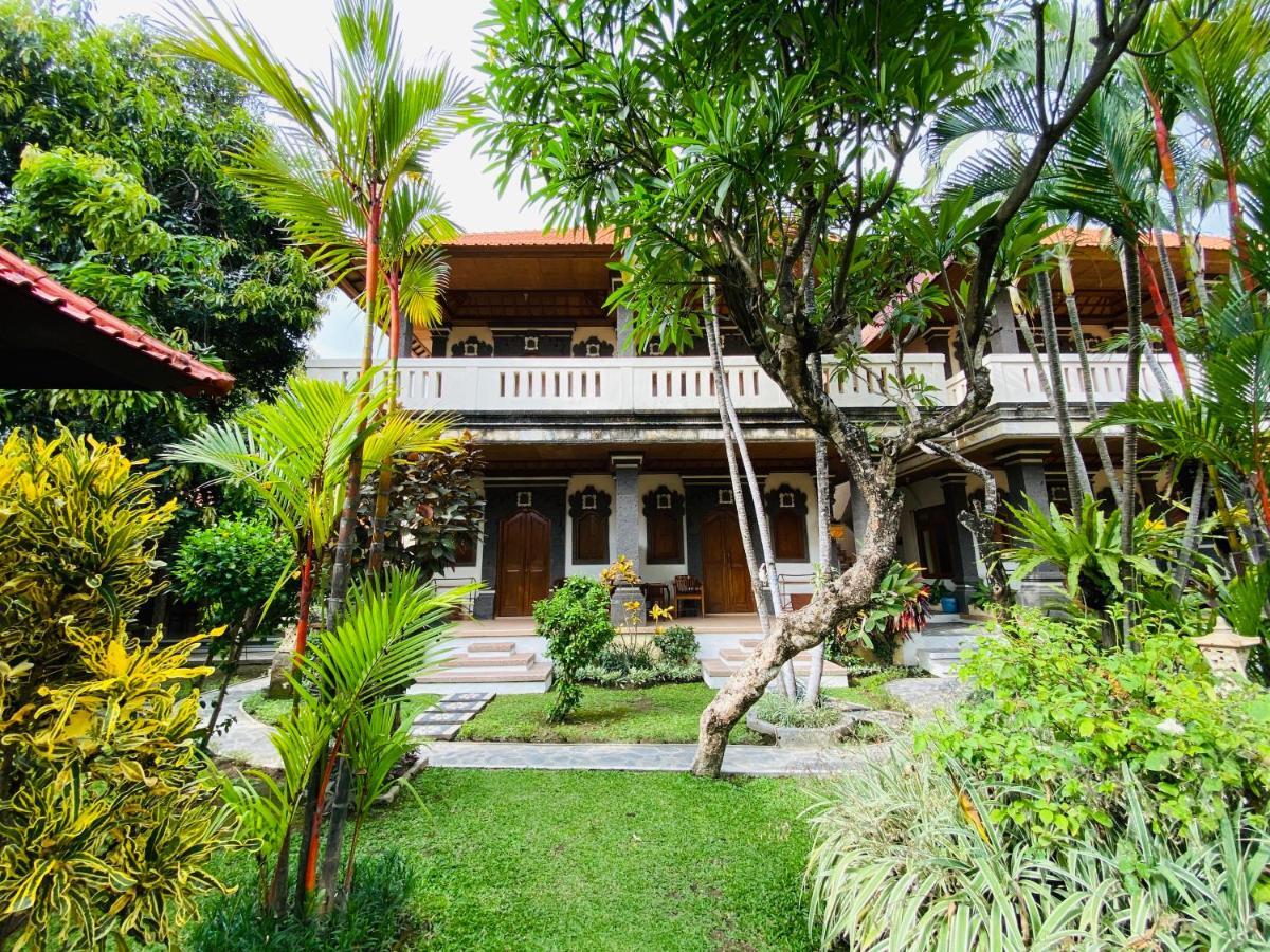 Kusnadi Hotel Legian Exterior foto